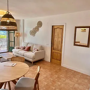 https://casa-la-aguanosa-con-piscina-y-vistas-al-mar.1costadelsol.com